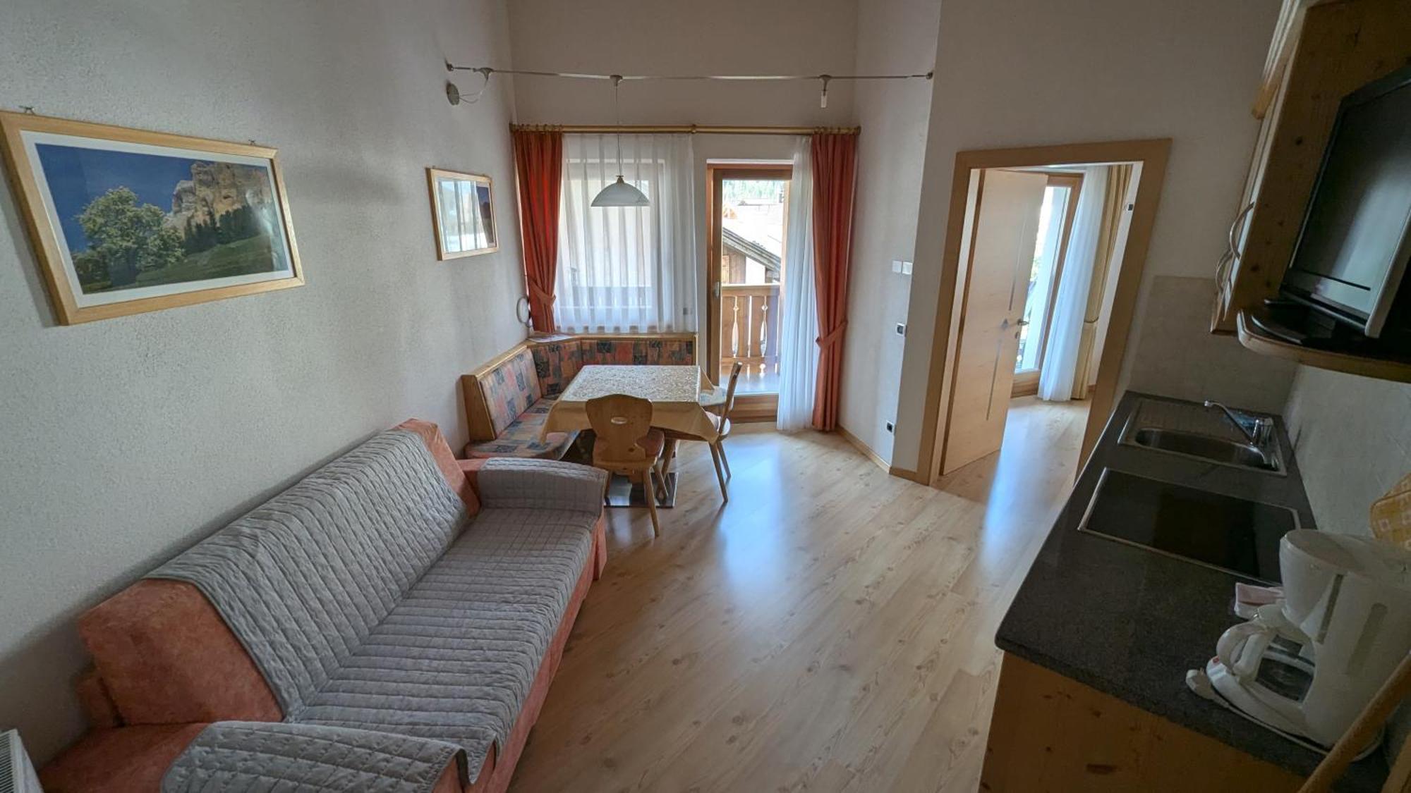 Appartamento con 1 Camera da Letto, Balcone e Vista Montagna